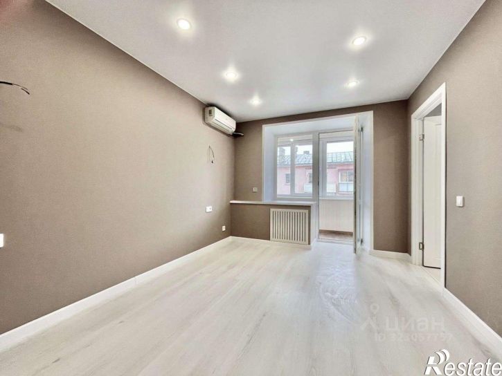 4-комн квартира улица Суркова, 6,  д. 6