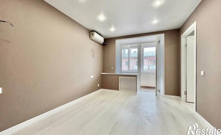 4-комн квартира улица Суркова, 6,  д. 6