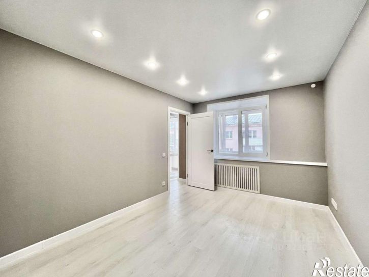 4-комн квартира улица Суркова, 6,  д. 6