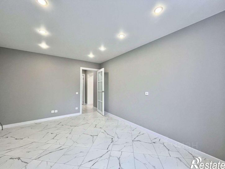 4-комн квартира улица Суркова, 6,  д. 6