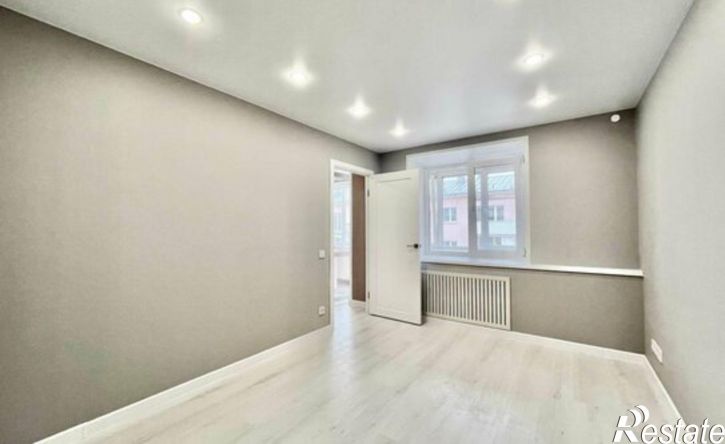 4-комн квартира улица Суркова, 6,  д. 6