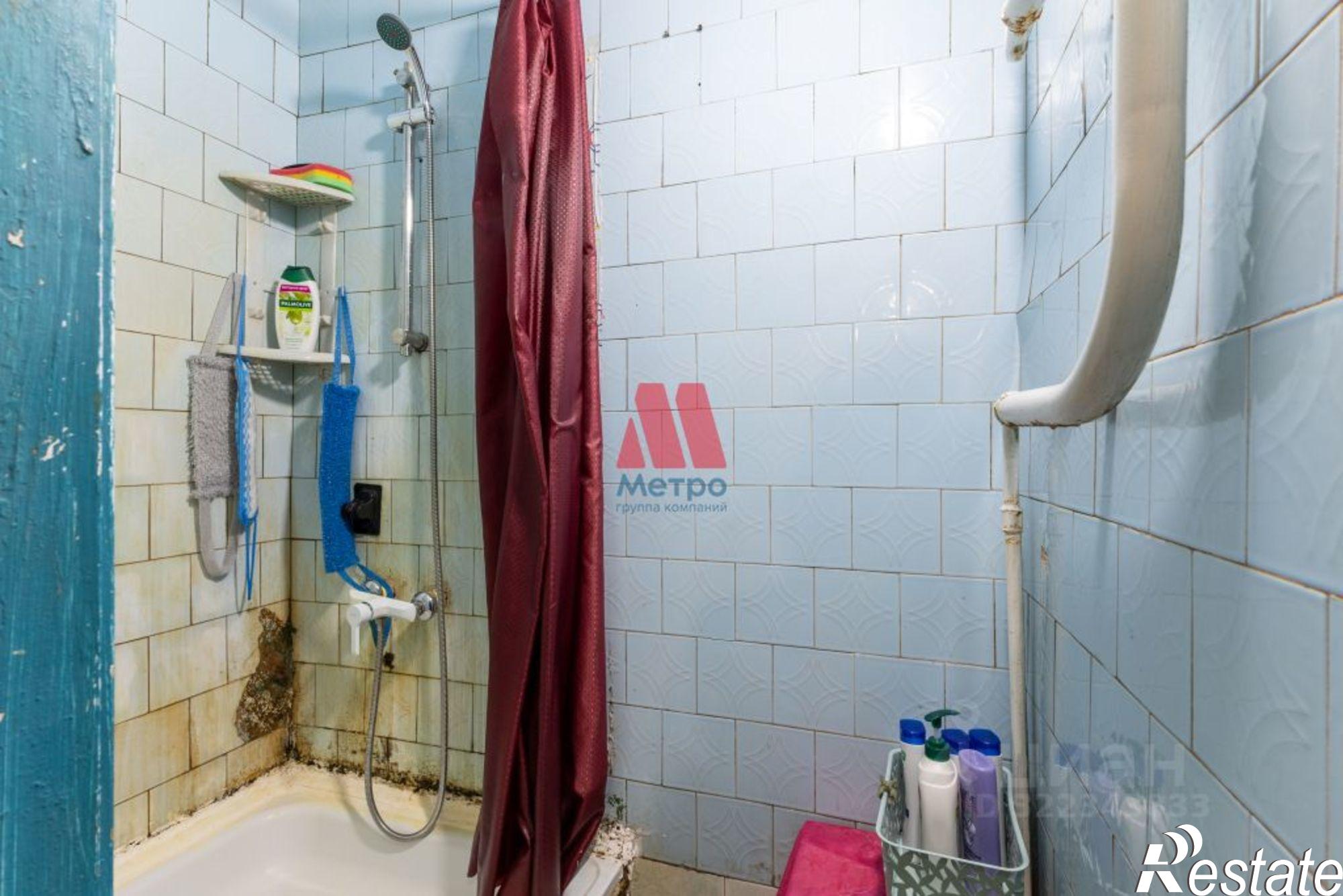 Купить комнату за 700 000 рублей на улица Труфанова, 30 к2