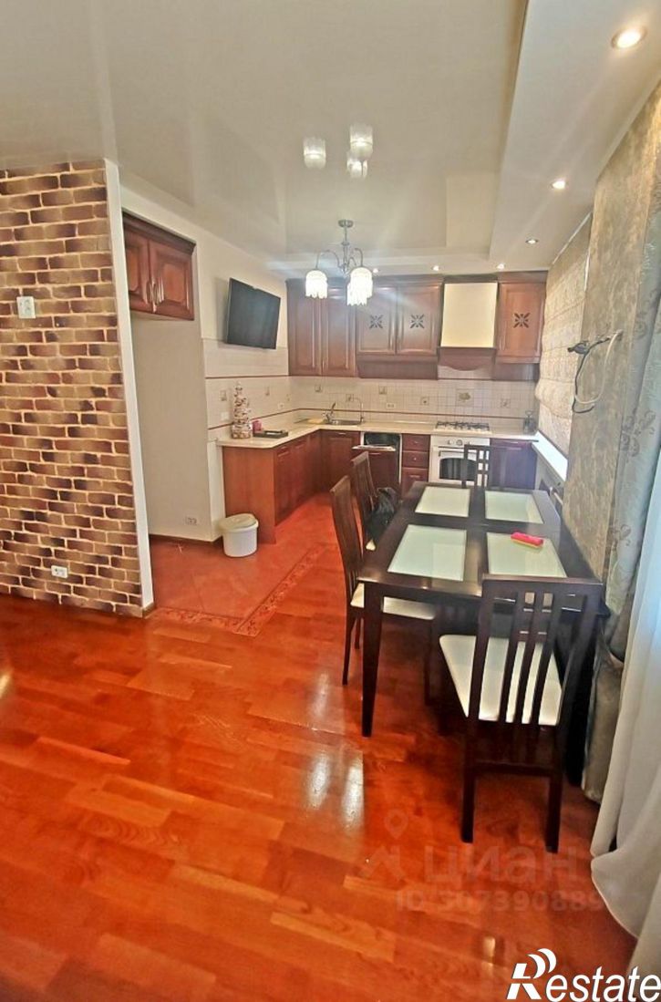 3-комн квартира ул Суркова, 7,  д. 7