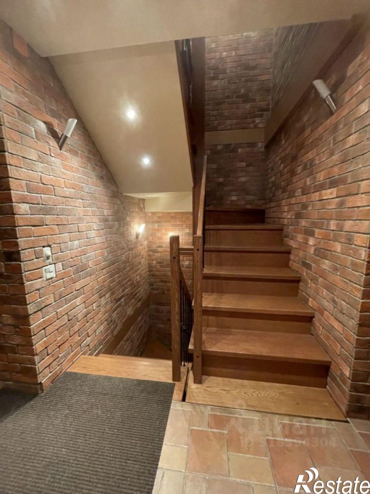 6-комн квартира улица Наумова, 64,  д. 64