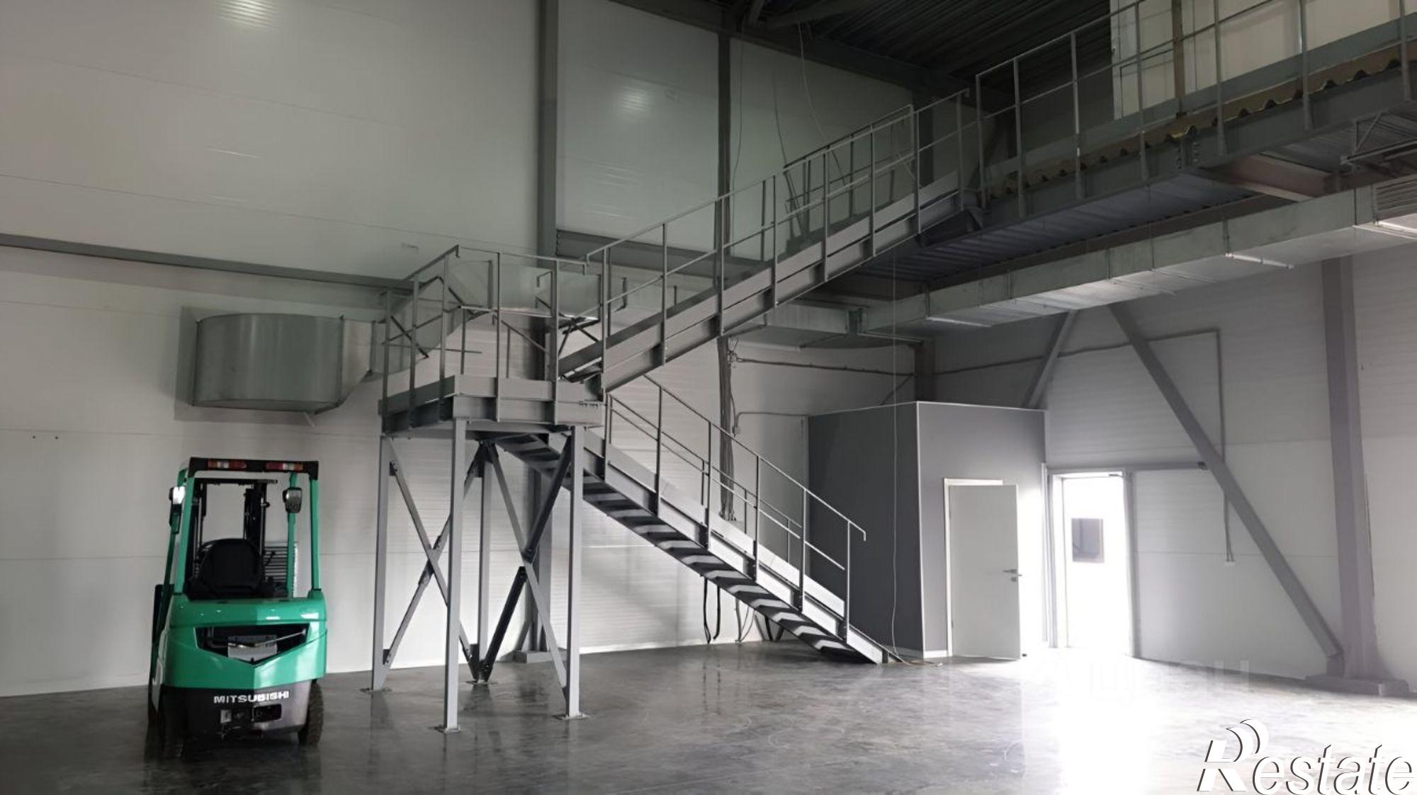 Купить складское помещение за 78 750 000 рублей на Рябиновый переулок, 18