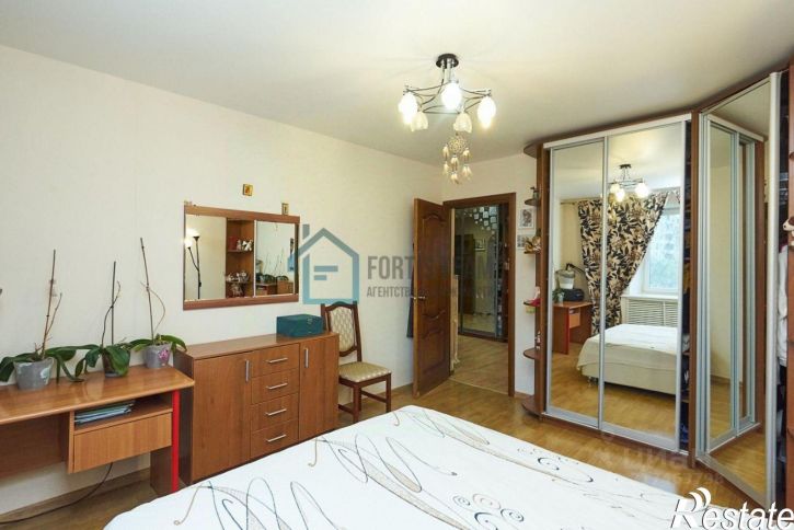 4-комн квартира улица Панина, 12,  д. 12