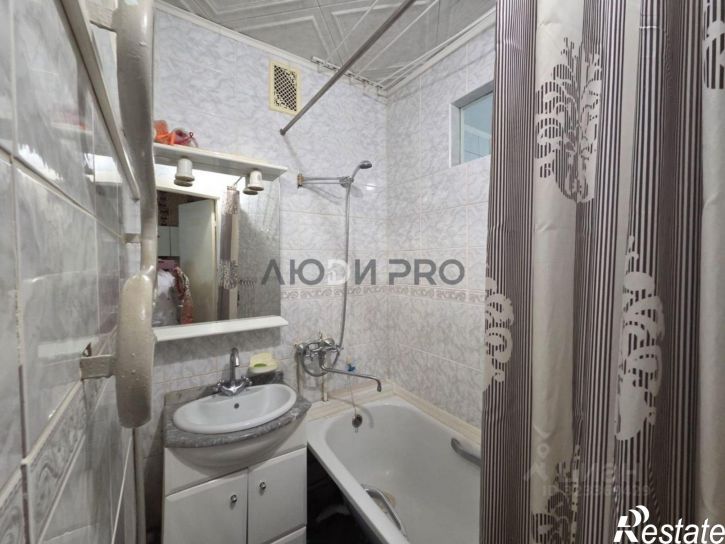 3-комн квартира улица Нефтяников, 28 к2,  д. 28 к2