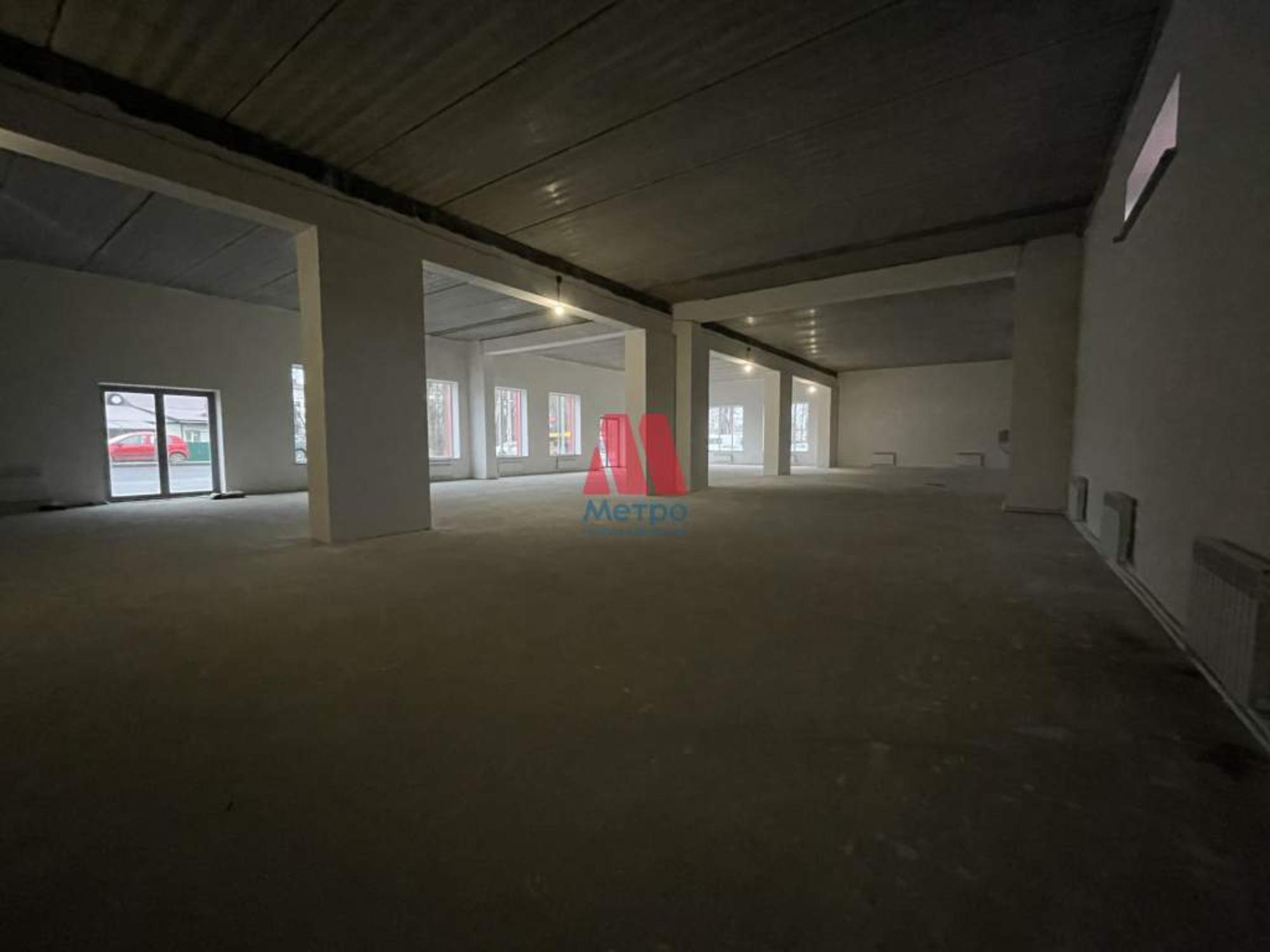 Сдать торговое помещение за 350 000 рублей на Парижская Коммуна улица, д.11