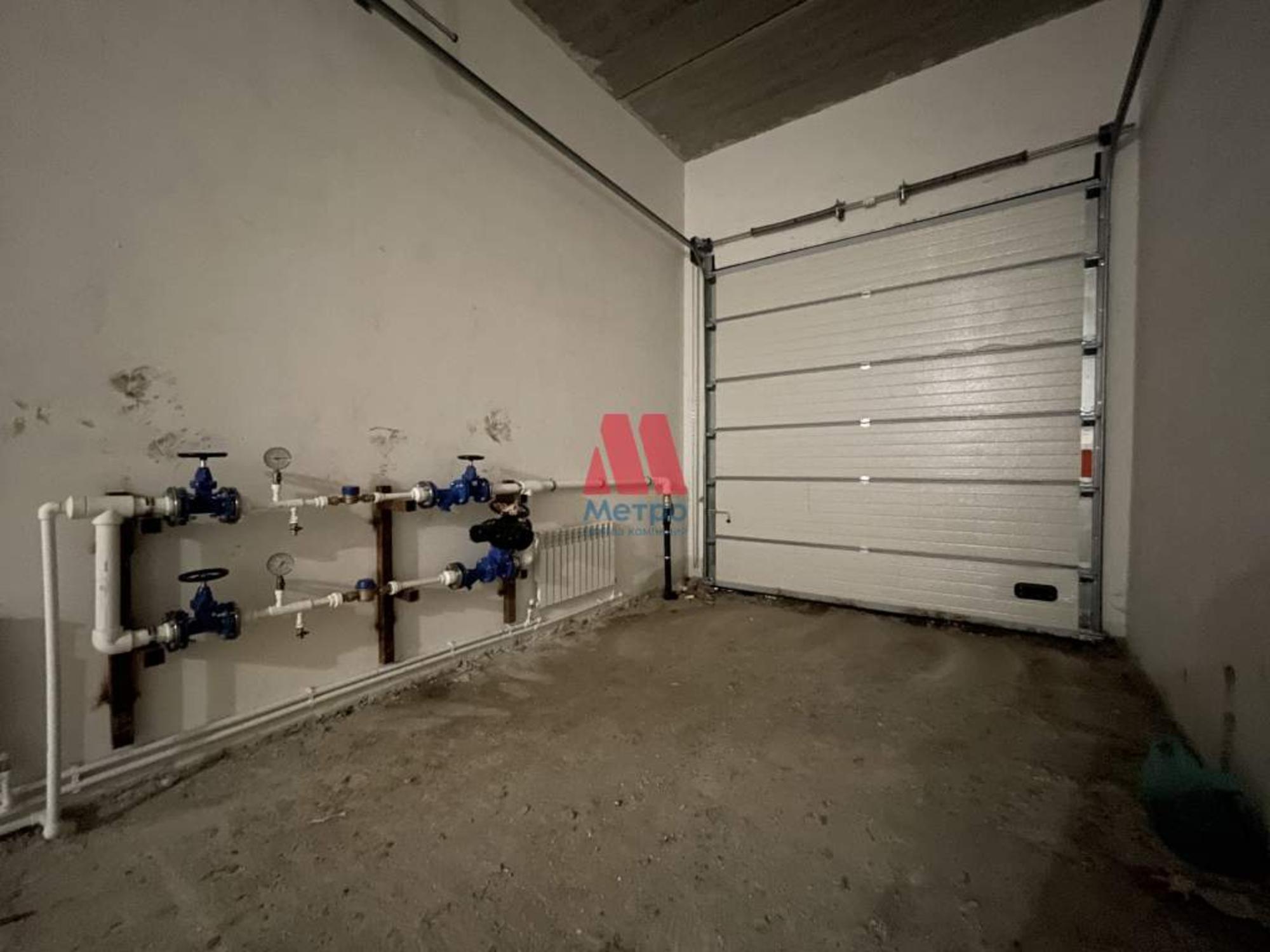 Сдать торговое помещение за 350 000 рублей на Парижская Коммуна улица, д.11