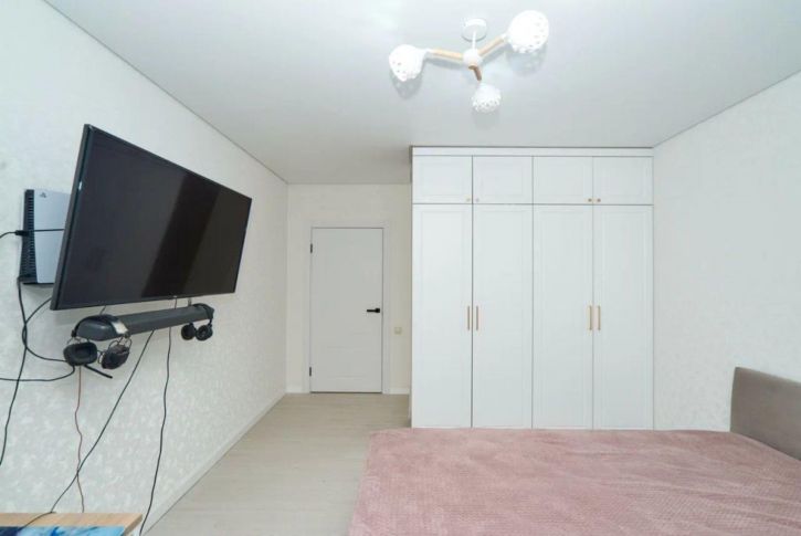 2-комн квартира Авиаторов пр-кт, 11