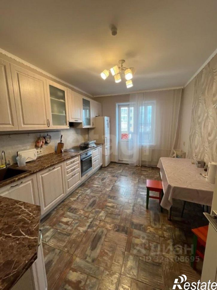 3-комн квартира улица Лизы Чайкиной, 7,  д. 7