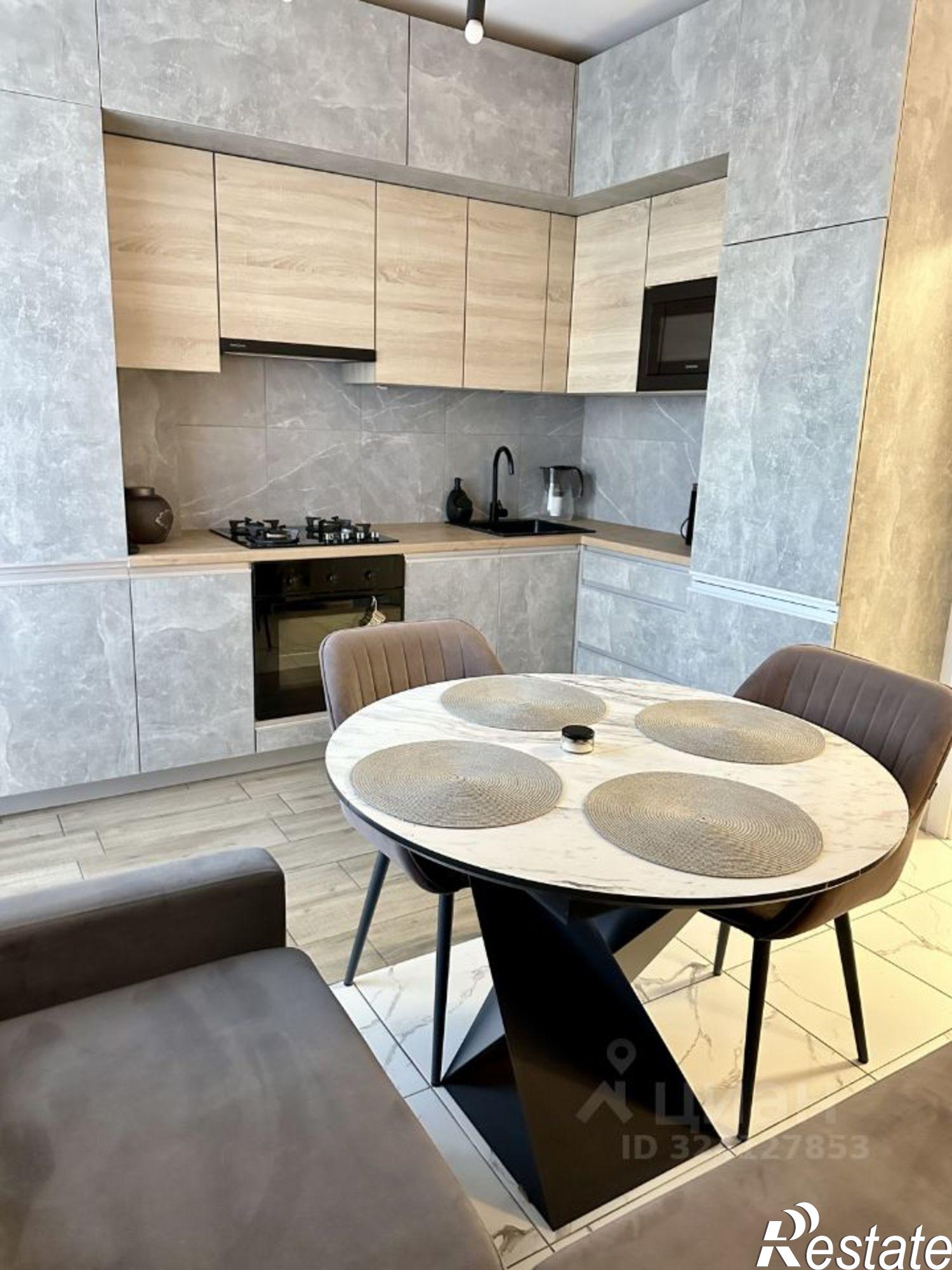 Сдать квартиру за 50 000 рублей на улица Наумова, 37/3