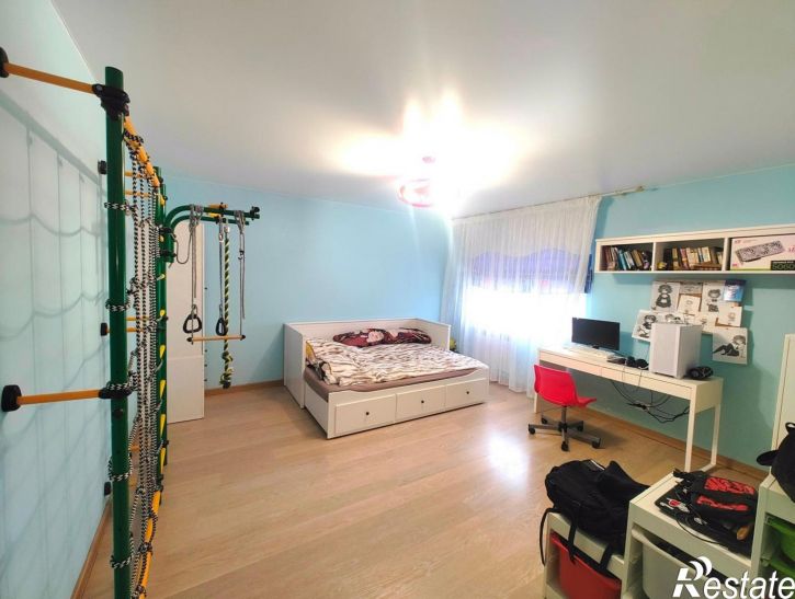 7-комн квартира улица Космонавтов, 4