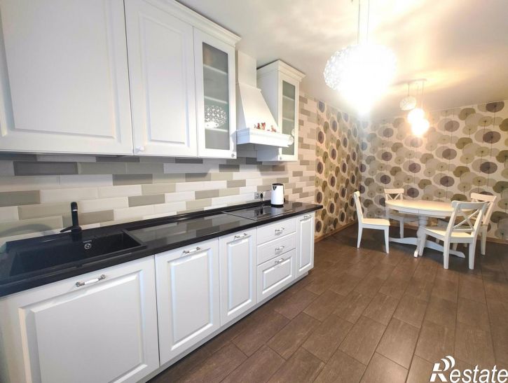 7-комн квартира улица Космонавтов, 4