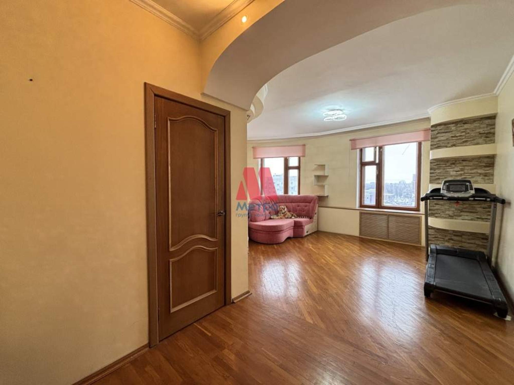 Купить квартиру за 7 850 000 рублей на Строителей улица, д.3к5