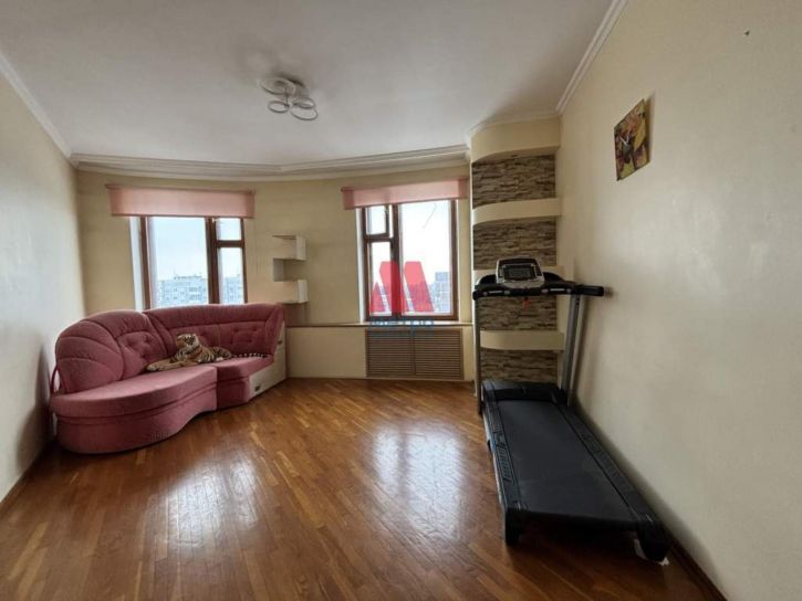 3-комн квартира Строителей улица, д.3к5