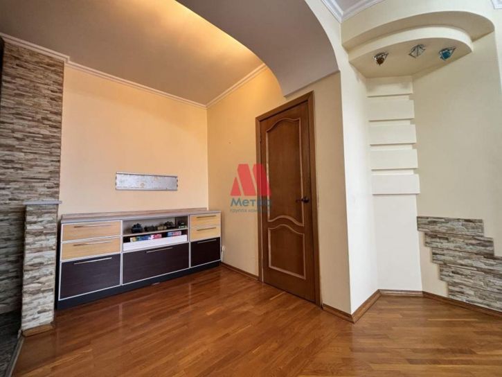 3-комн квартира Строителей улица, д.3к5