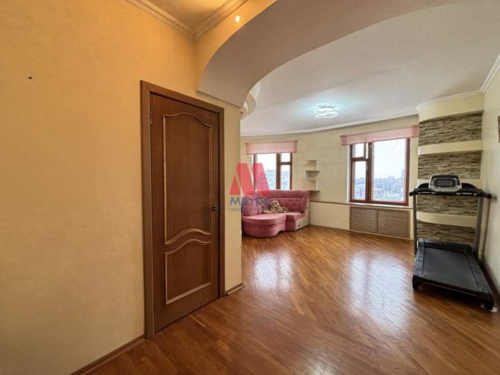 3-комн квартира Строителей улица, д.3к5