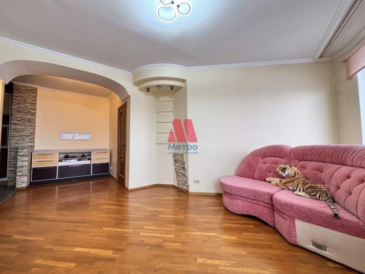 3-комн квартира Строителей улица, д.3к5