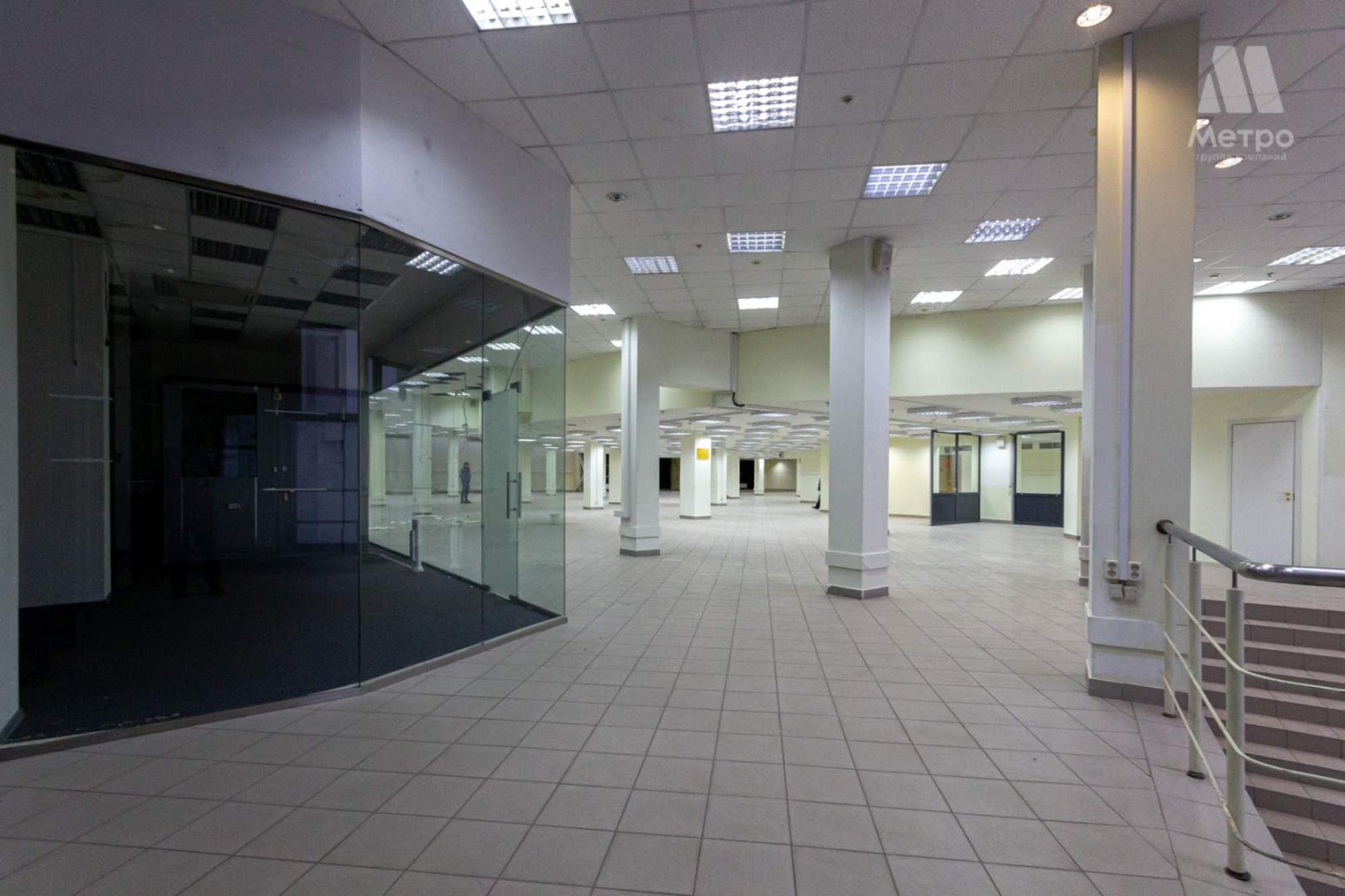 Купить торговое помещение за 125 000 000 рублей на Московский проспект, д.80а