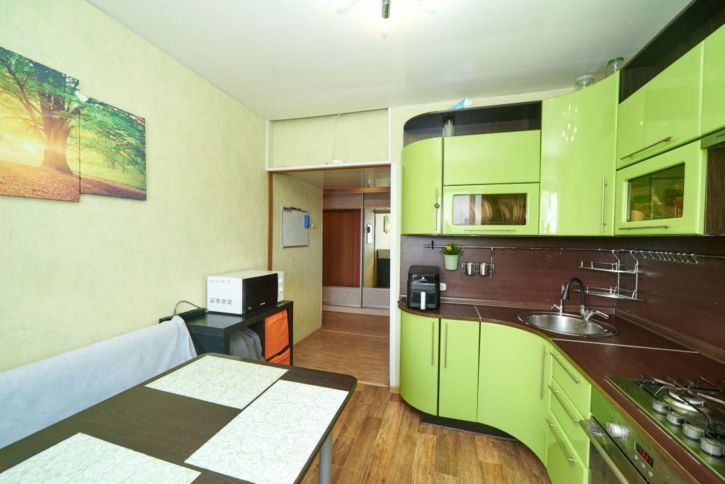 2-комн квартира Космонавтов ул, 9
