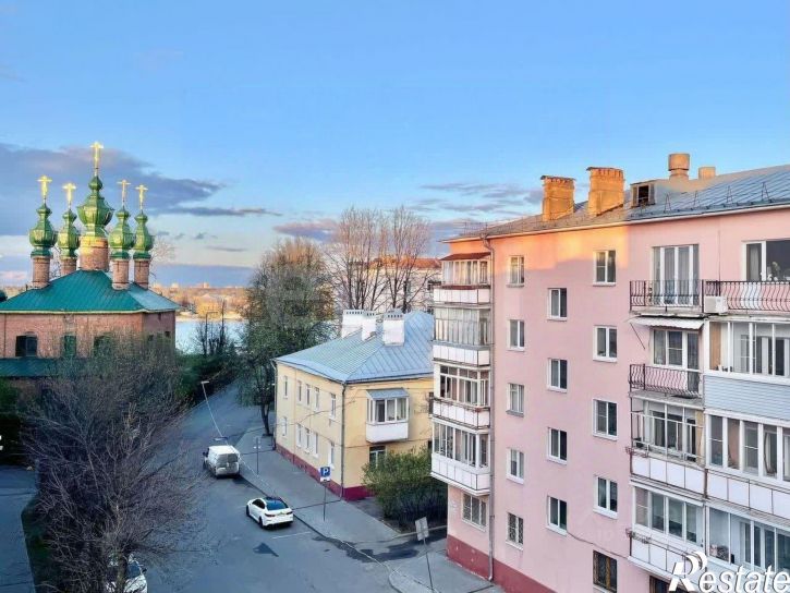 4-комн квартира ул Суркова, 6,  д. 6