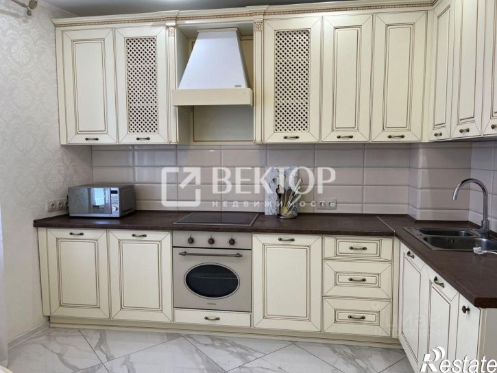 3-комн квартира улица Нефтяников, 4,  д. 4