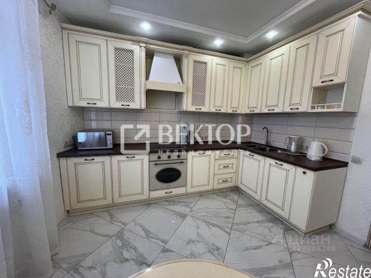 3-комн квартира улица Нефтяников, 4,  д. 4