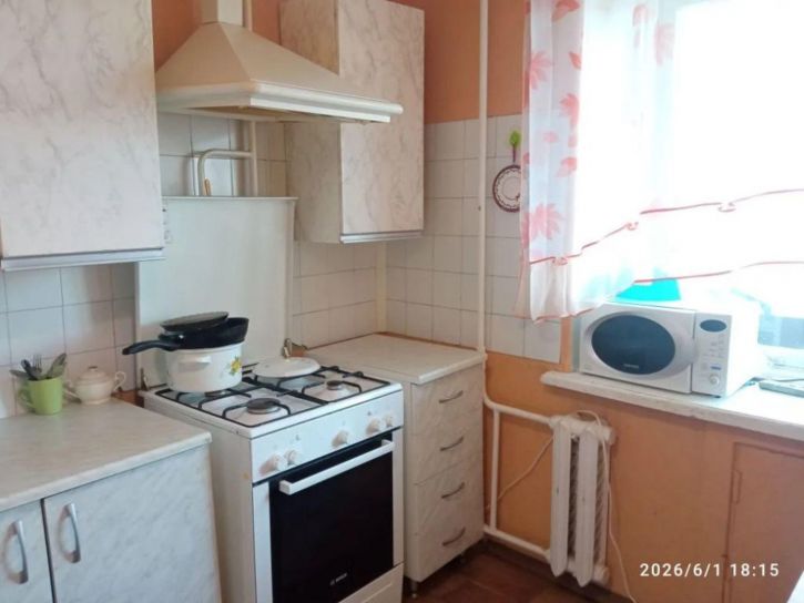 2-комн квартира Строителей ул, 13