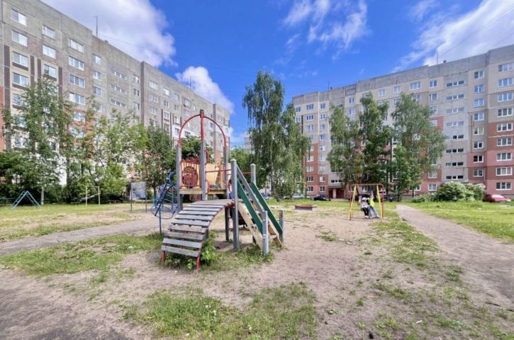 2-комн квартира Космонавтов ул, 9