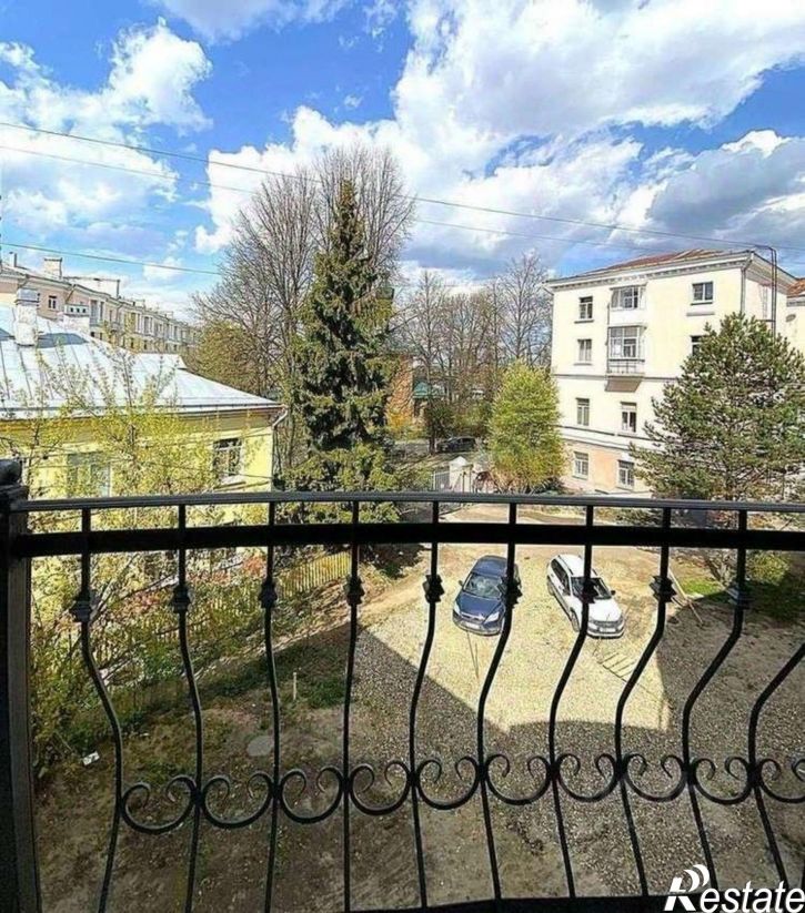 4-комн квартира улица Суркова, 5,  д. 5