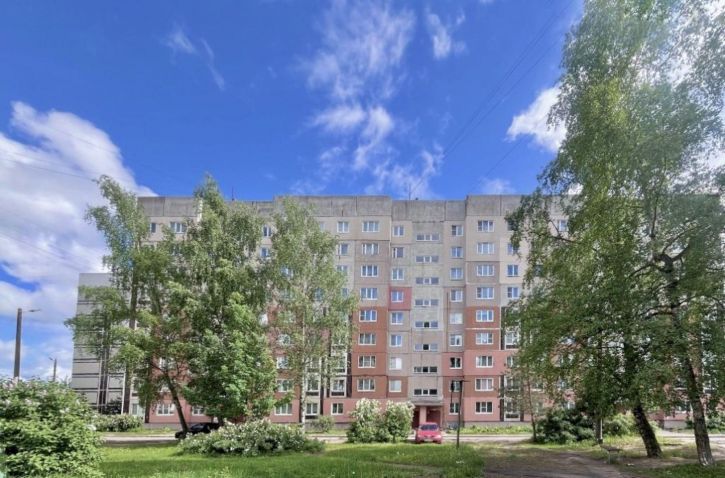 2-комн квартира Космонавтов ул, 9