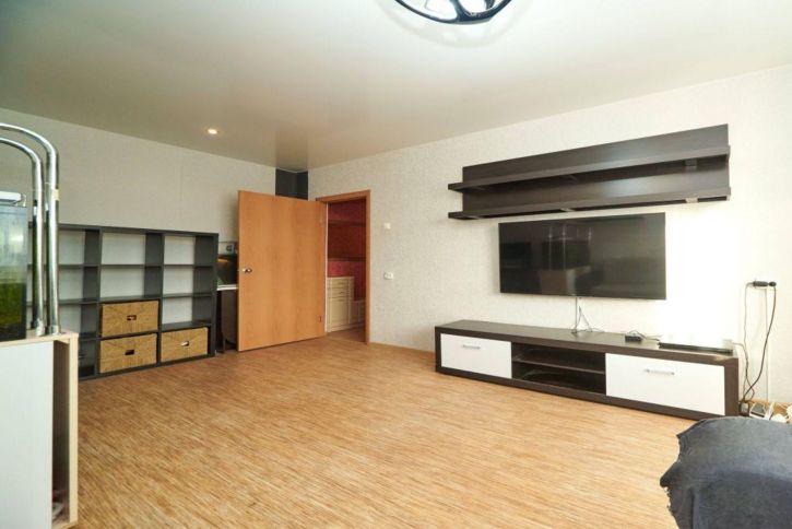 2-комн квартира Космонавтов ул, 9