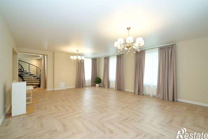 5-комн квартира Кедрова ул, 6