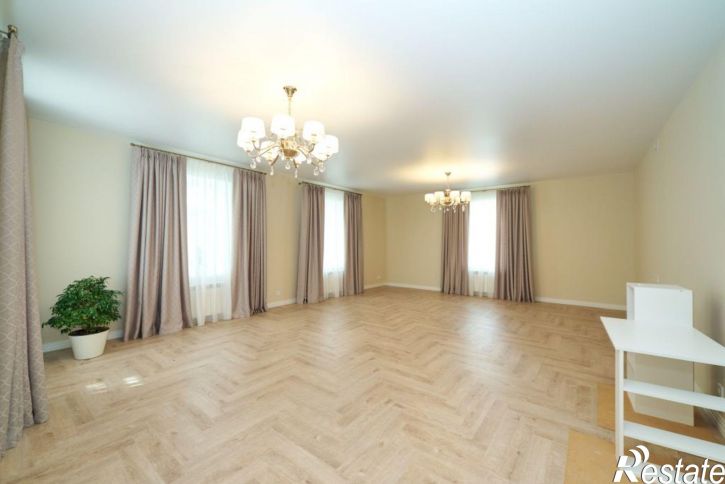 5-комн квартира Кедрова ул, 6
