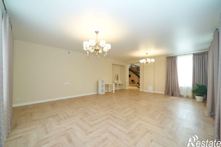 5-комн квартира Кедрова ул, 6