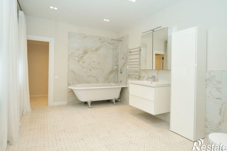 5-комн квартира Кедрова ул, 6