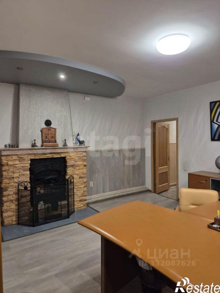 4-комн квартира пл Челюскинцев, 17а,  д. 17а