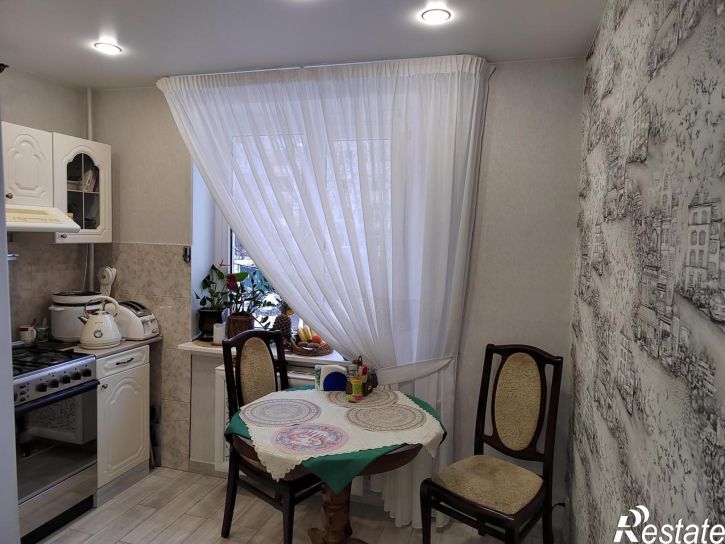 3-комн квартира улица Батова, 3, к.2