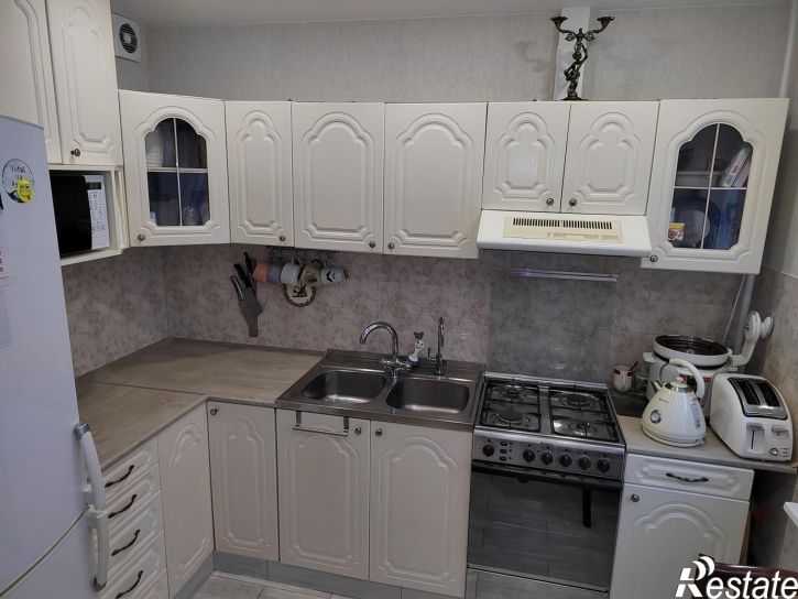 3-комн квартира улица Батова, 3, к.2