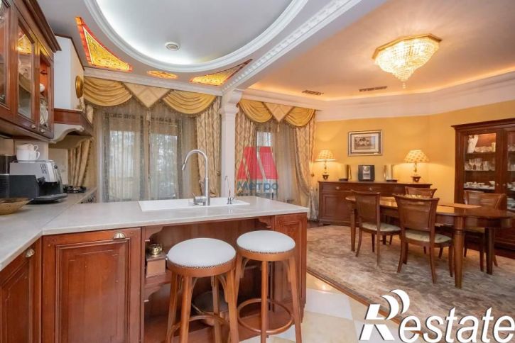 5-комн квартира Максимова улица, д.4а