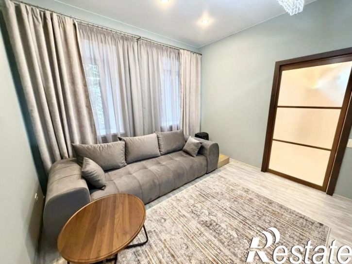 2-комн квартира Максимова ул, 7