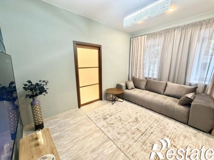 2-комн квартира Максимова ул, 7