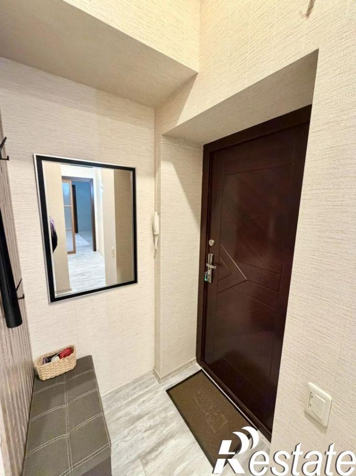 2-комн квартира Максимова ул, 7