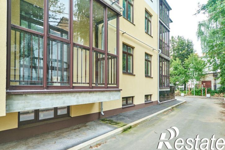 3-комн квартира Суркова ул, 3а