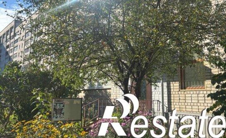 3-комн квартира проспект Авиаторов, 90,  д. 90