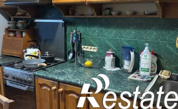 3-комн квартира проспект Авиаторов, 90,  д. 90